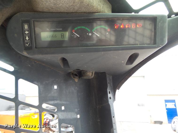 image for item CB9886 2011 John Deere 318D skid steer