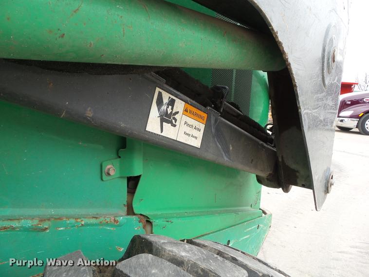 image for item CB9886 2011 John Deere 318D skid steer
