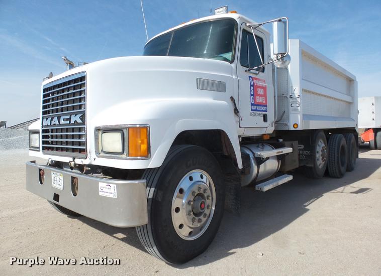 image for item DA0592 1997 Mack CH613 dump truck