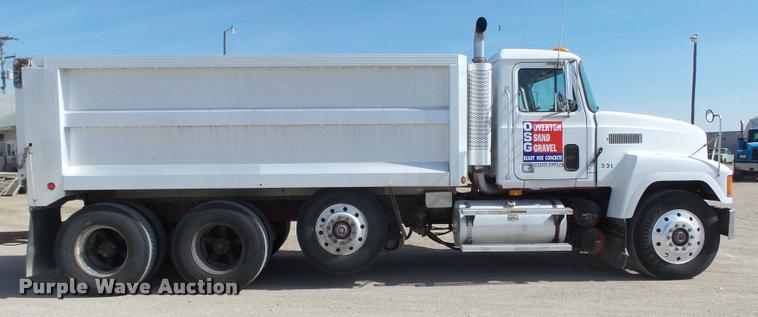 image for item DA0592 1997 Mack CH613 dump truck