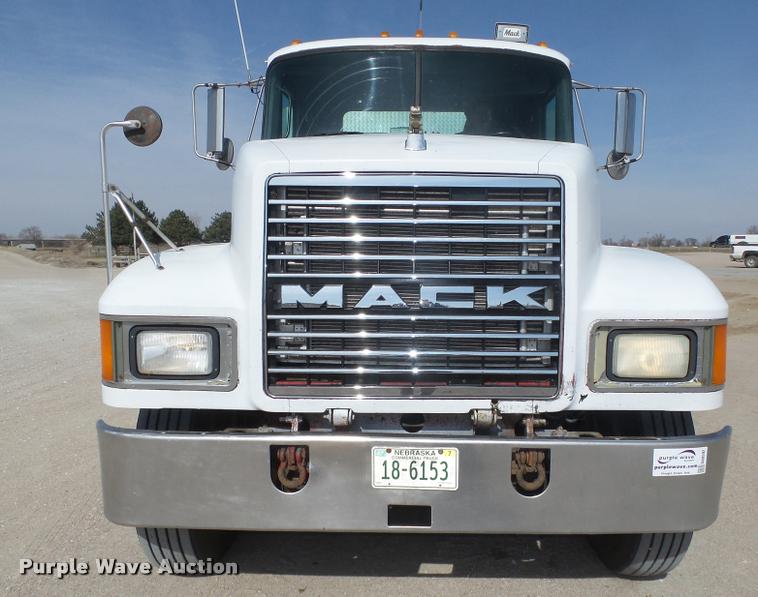 image for item DA0592 1997 Mack CH613 dump truck