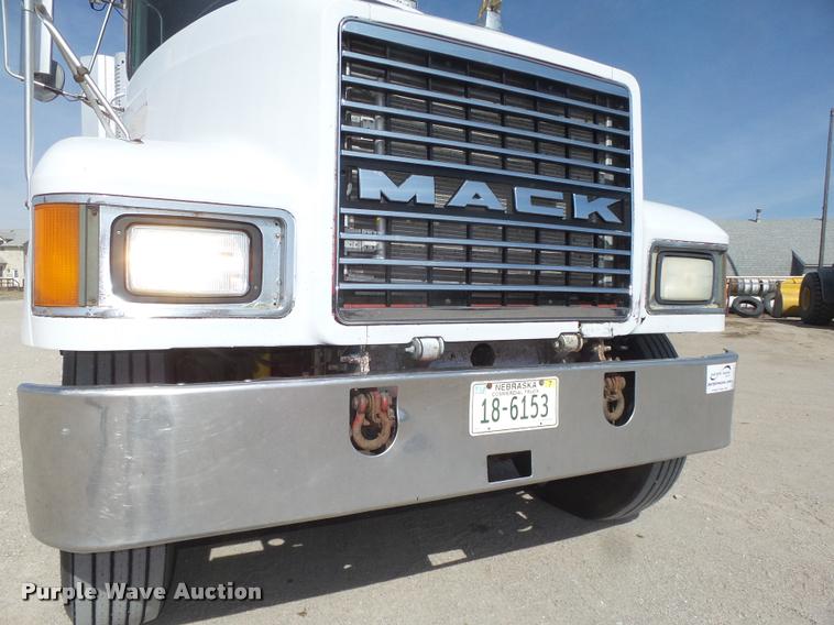 image for item DA0592 1997 Mack CH613 dump truck
