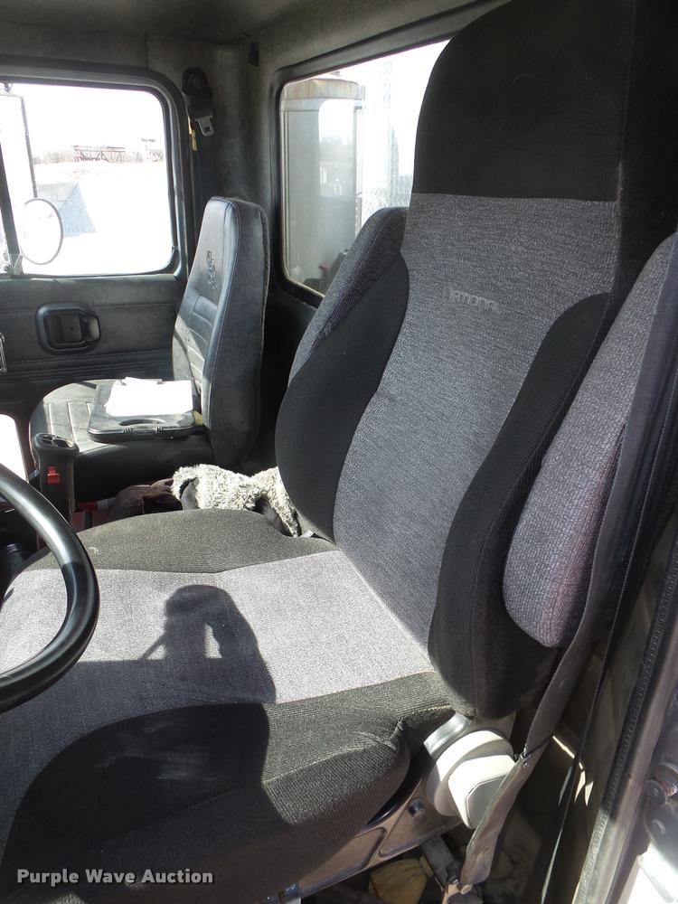 image for item DA0592 1997 Mack CH613 dump truck