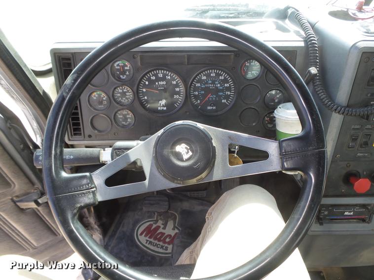 image for item DA0592 1997 Mack CH613 dump truck