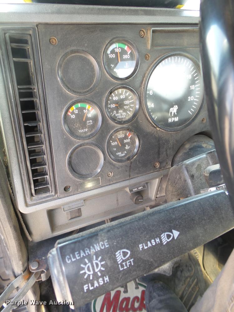 image for item DA0592 1997 Mack CH613 dump truck