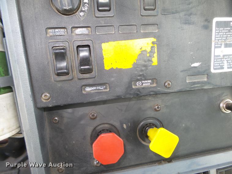 image for item DA0592 1997 Mack CH613 dump truck