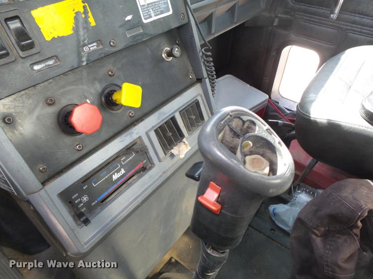 image for item DA0592 1997 Mack CH613 dump truck