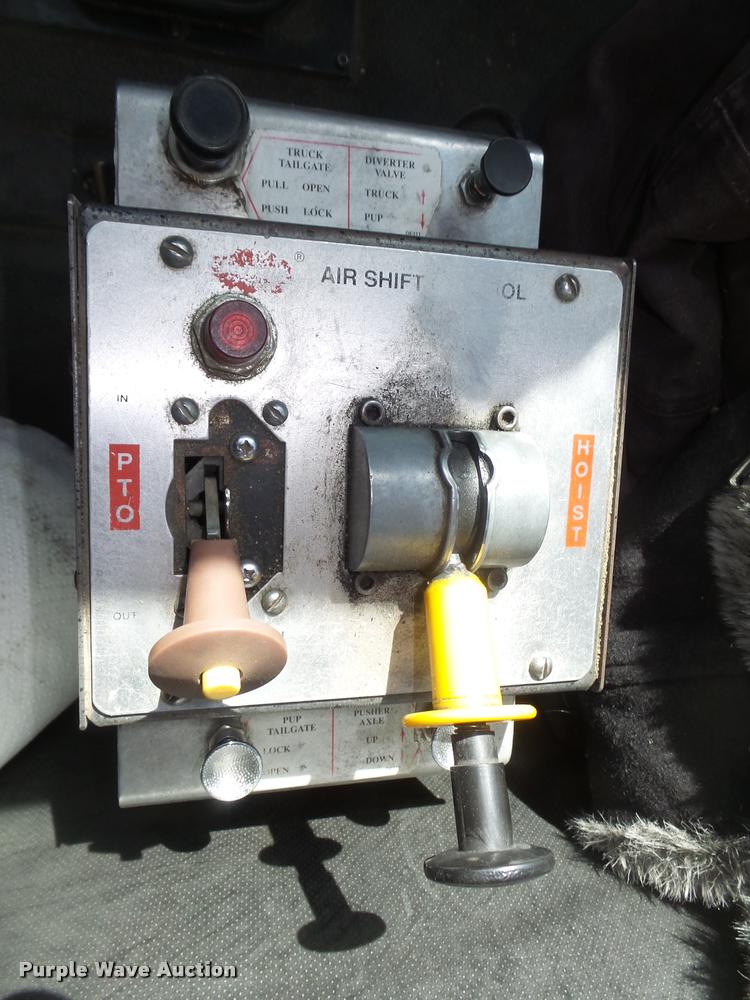 image for item DA0592 1997 Mack CH613 dump truck