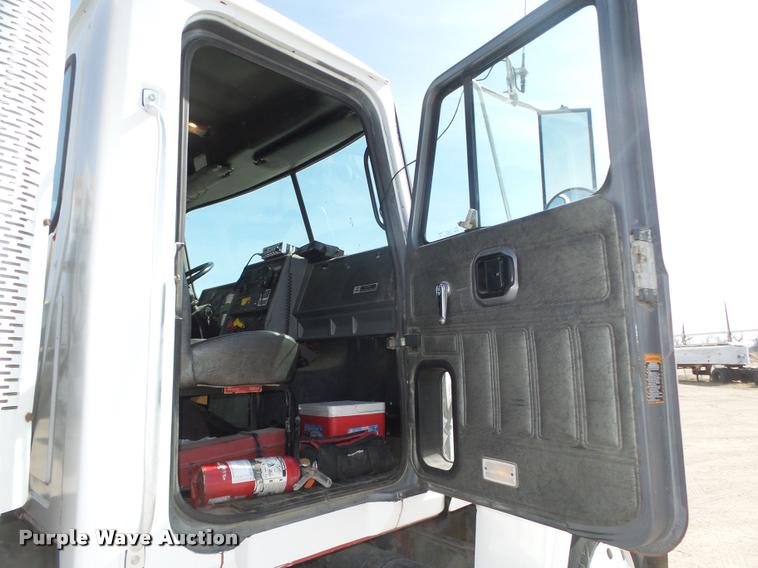 image for item DA0592 1997 Mack CH613 dump truck