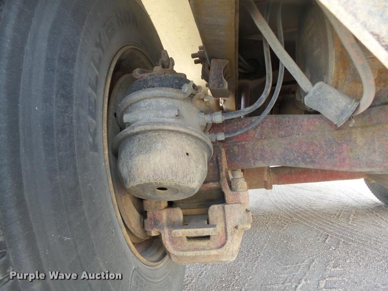 image for item DA0592 1997 Mack CH613 dump truck