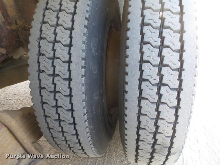 image for item DA0592 1997 Mack CH613 dump truck