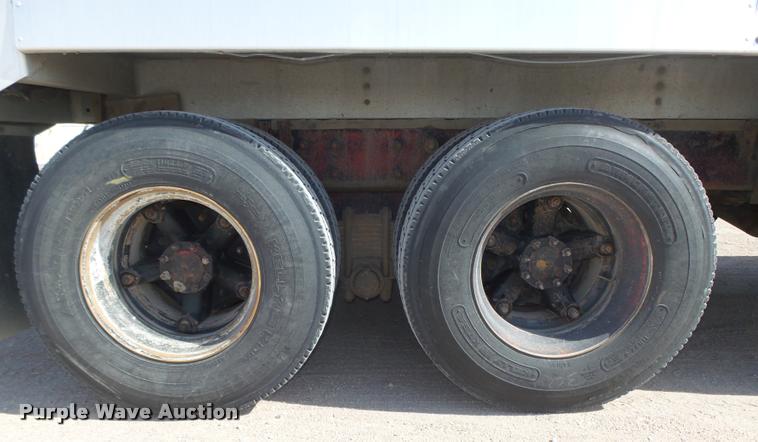 image for item DA0592 1997 Mack CH613 dump truck