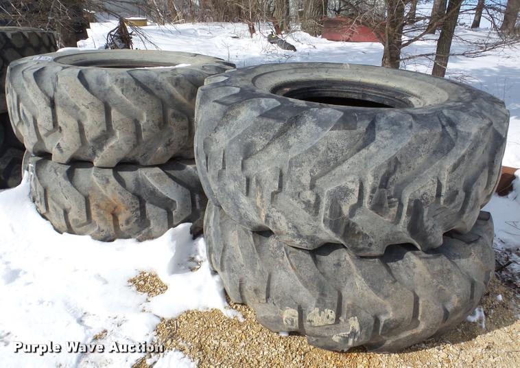 image for item DA1755 (4) Firestone 23.5-25 tires