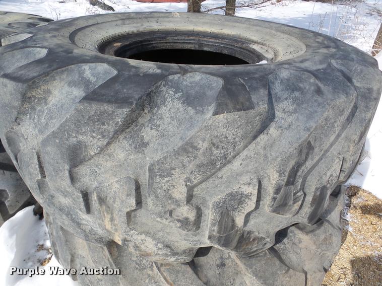 image for item DA1755 (4) Firestone 23.5-25 tires