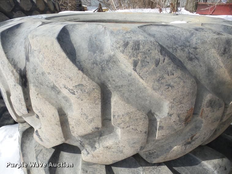 image for item DA1755 (4) Firestone 23.5-25 tires