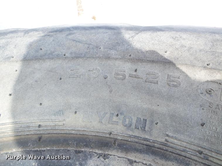 image for item DA1755 (4) Firestone 23.5-25 tires