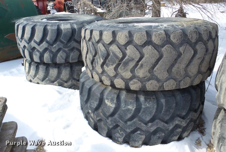 image for item DA1756 (4) 23.5R25 tires