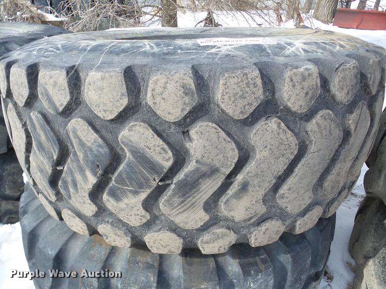 image for item DA1756 (4) 23.5R25 tires