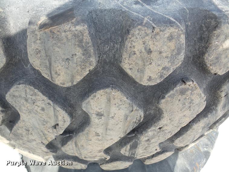 image for item DA1756 (4) 23.5R25 tires