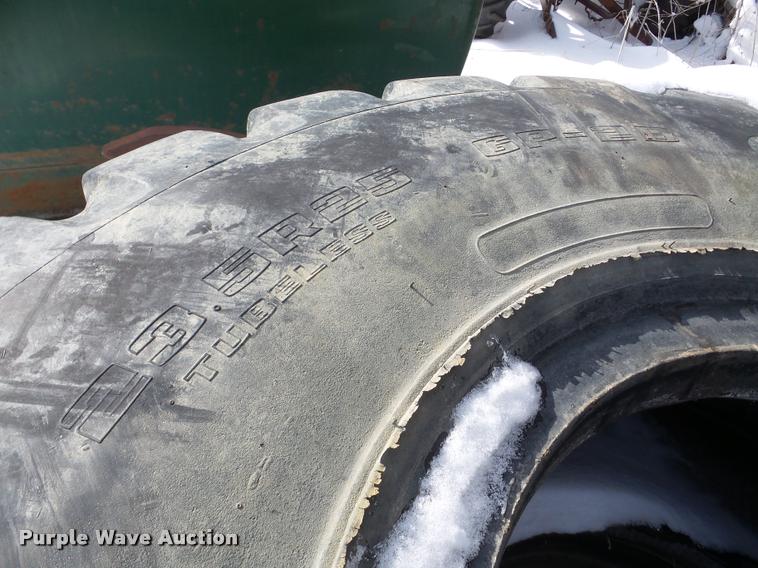 image for item DA1756 (4) 23.5R25 tires