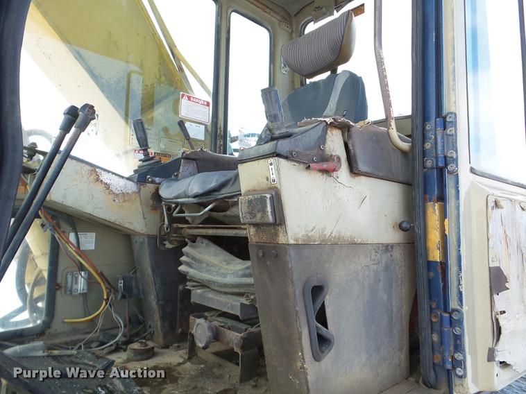 image for item DA1758 1987 Komatsu PC200LC excavator