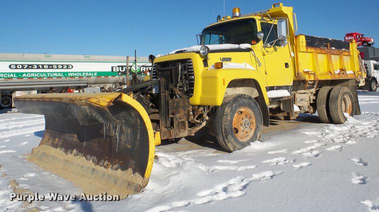 image for item DA1763 1991 Ford L8000 dump truck