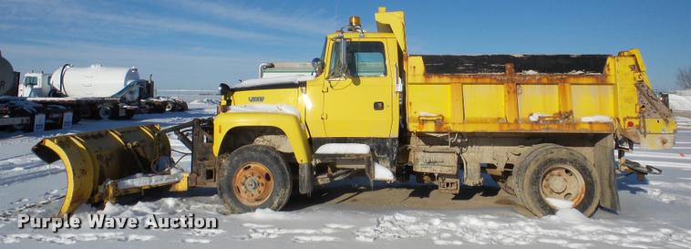 image for item DA1763 1991 Ford L8000 dump truck