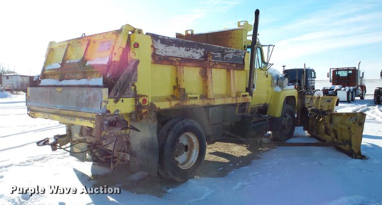 image for item DA1763 1991 Ford L8000 dump truck