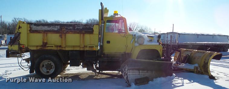 image for item DA1763 1991 Ford L8000 dump truck