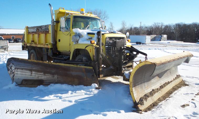 image for item DA1763 1991 Ford L8000 dump truck