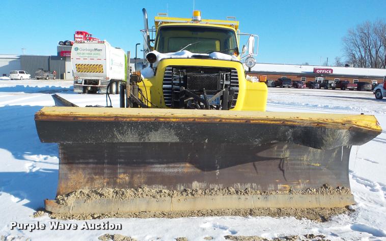 image for item DA1763 1991 Ford L8000 dump truck