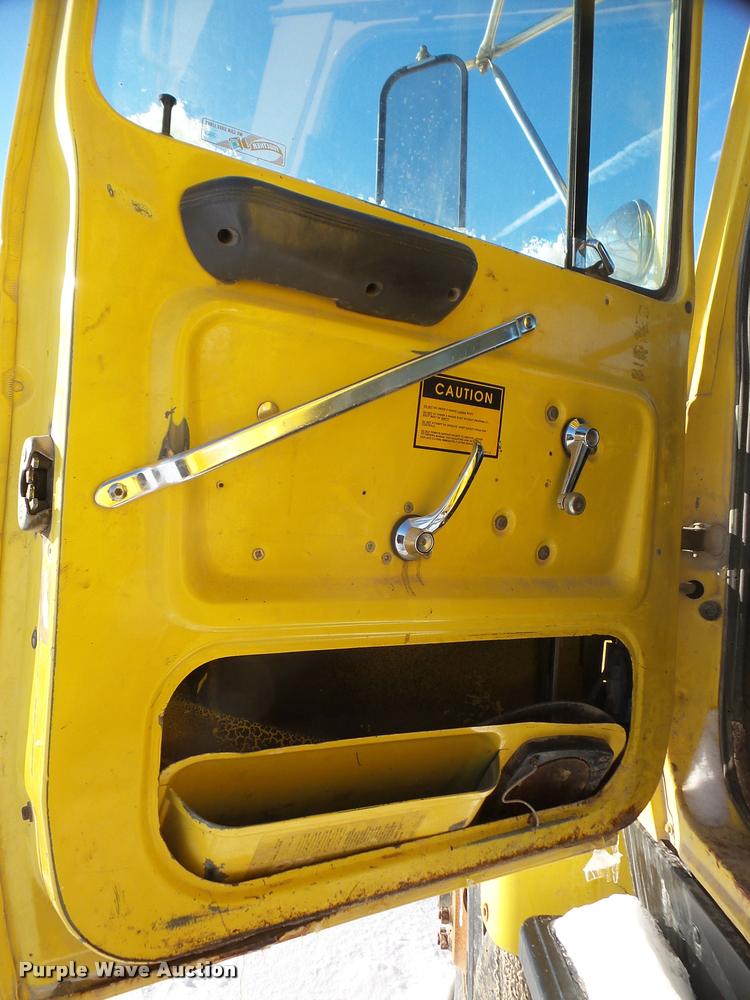 image for item DA1763 1991 Ford L8000 dump truck