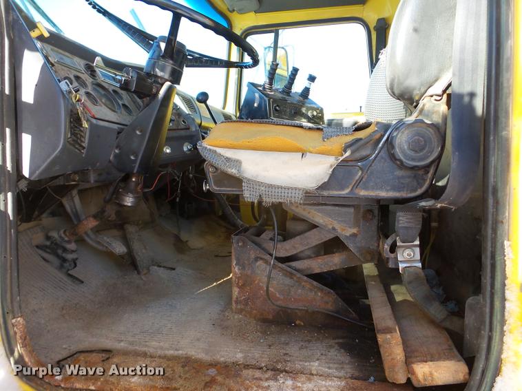 image for item DA1763 1991 Ford L8000 dump truck