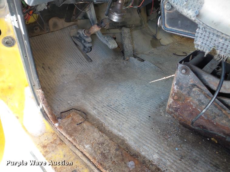 image for item DA1763 1991 Ford L8000 dump truck