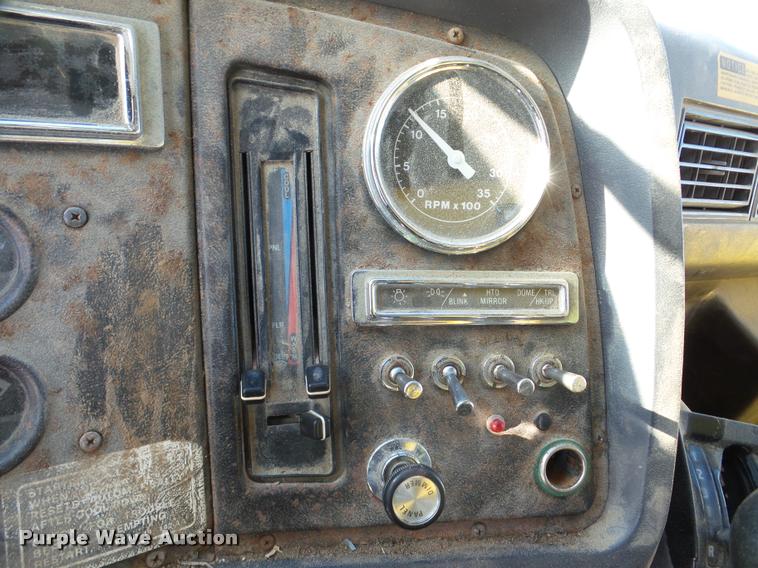 image for item DA1763 1991 Ford L8000 dump truck