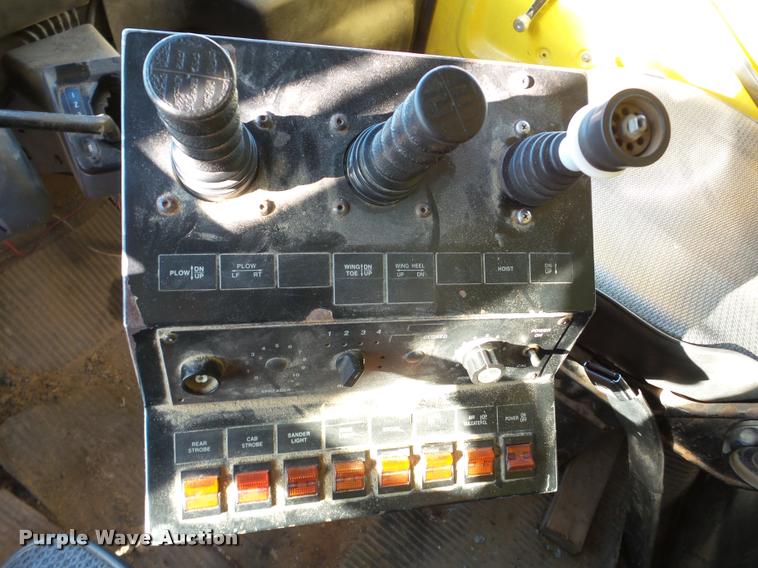 image for item DA1763 1991 Ford L8000 dump truck