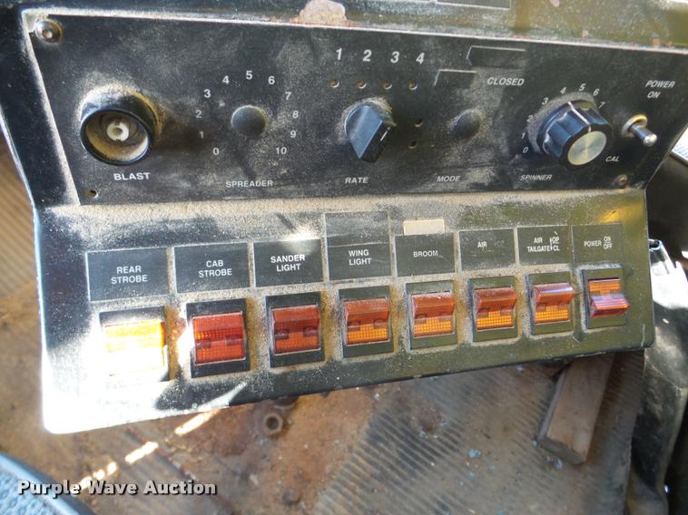 image for item DA1763 1991 Ford L8000 dump truck