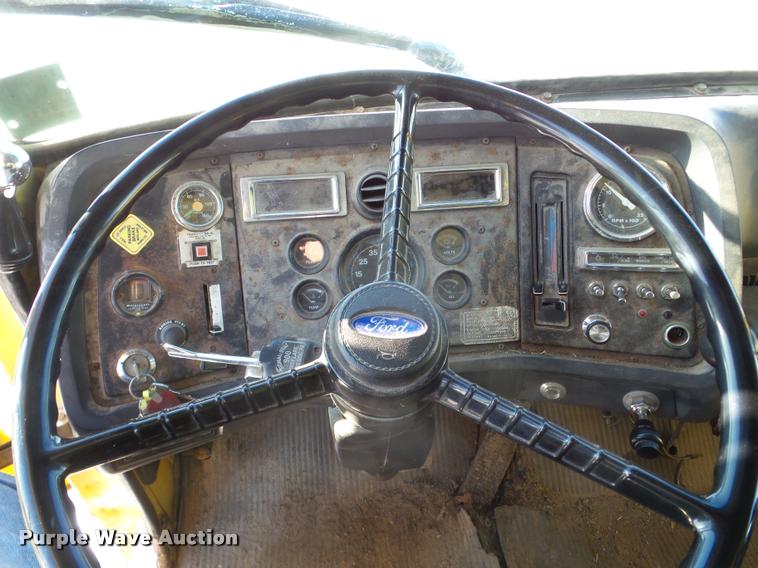 image for item DA1763 1991 Ford L8000 dump truck