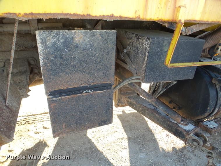 image for item DA1763 1991 Ford L8000 dump truck