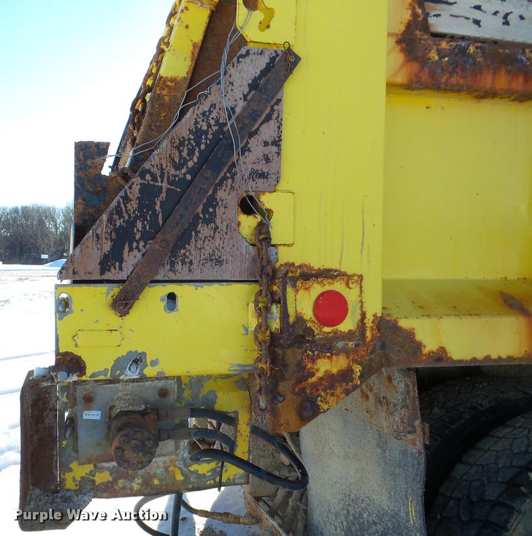image for item DA1763 1991 Ford L8000 dump truck