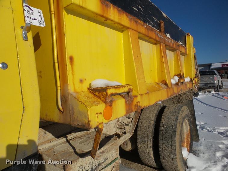 image for item DA1763 1991 Ford L8000 dump truck