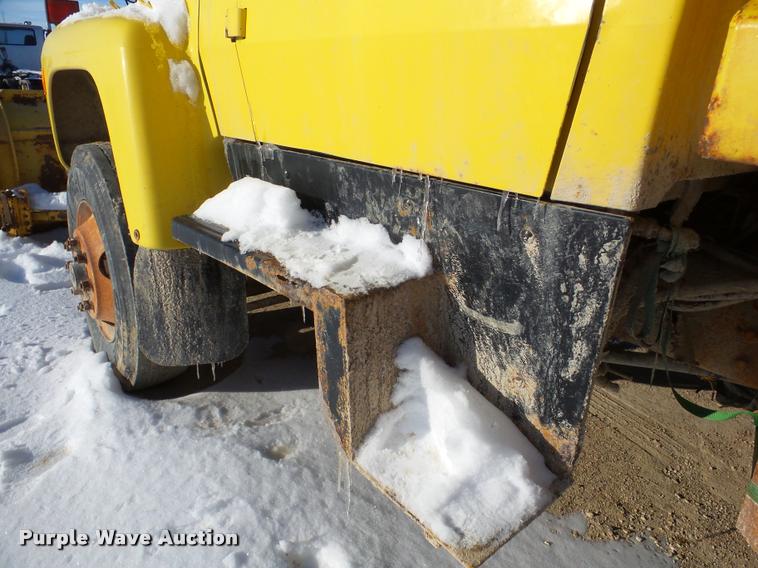 image for item DA1763 1991 Ford L8000 dump truck