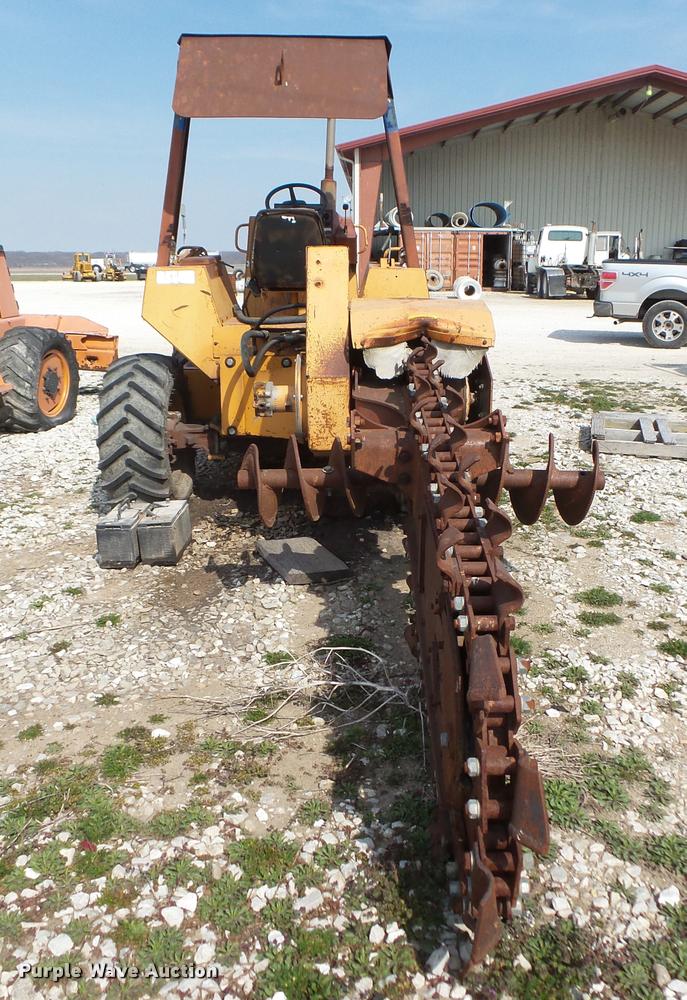 image for item DA1816 1986 Case 760 trencher