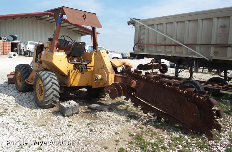 image for item DA1816 1986 Case 760 trencher