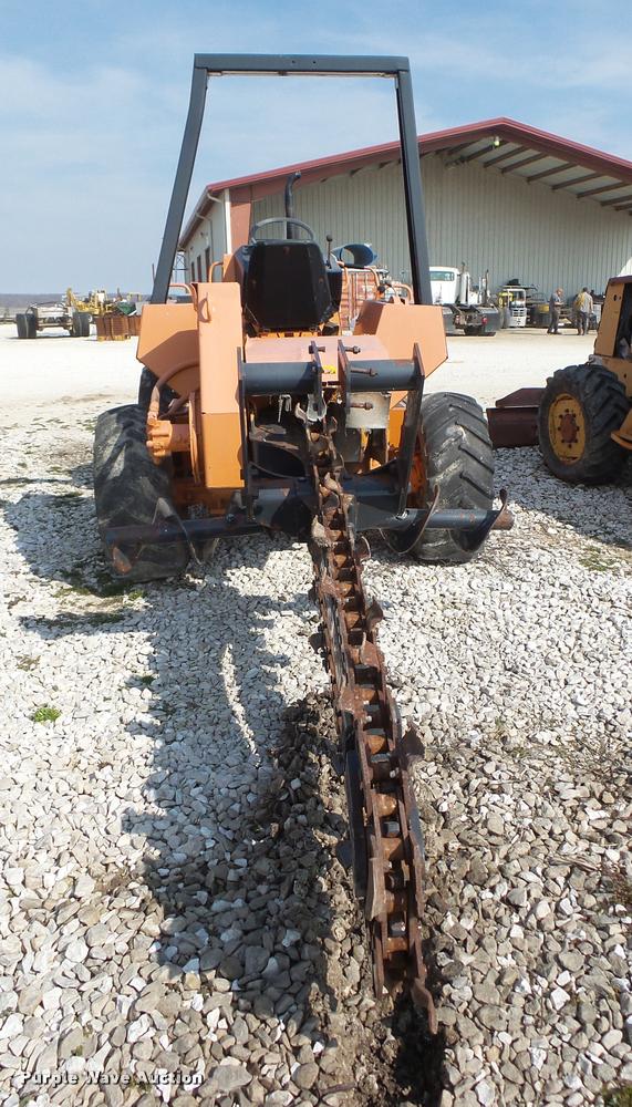 image for item DA1817 1986 Case 760 trencher