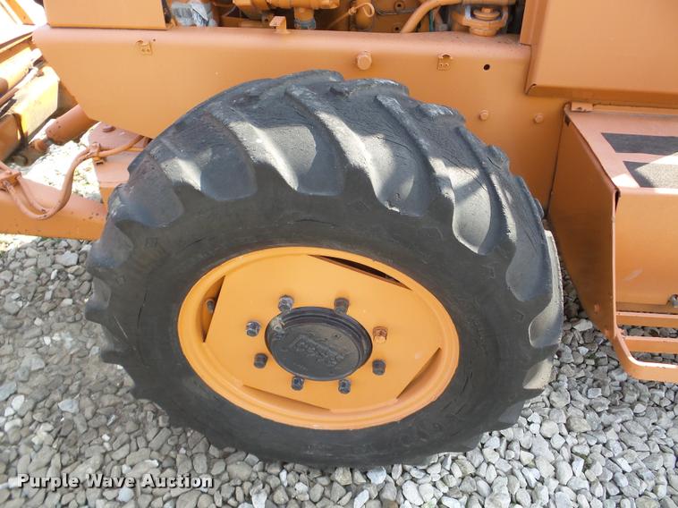 image for item DA1817 1986 Case 760 trencher