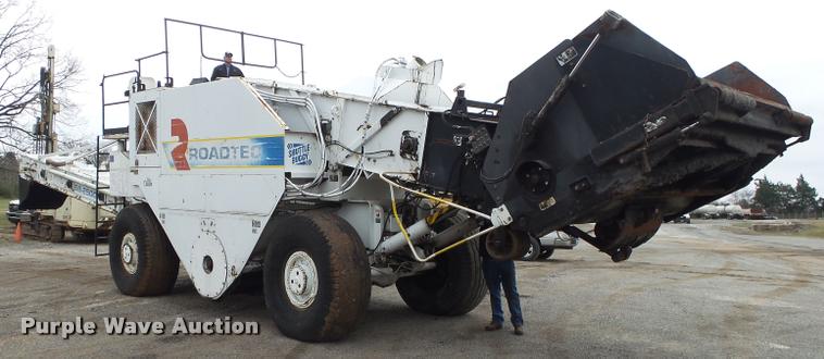 image for item DA2600 2000 Roadtec SB2500B Shuttle Buggy material transfer vehicle