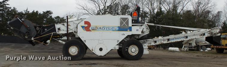 image for item DA2600 2000 Roadtec SB2500B Shuttle Buggy material transfer vehicle