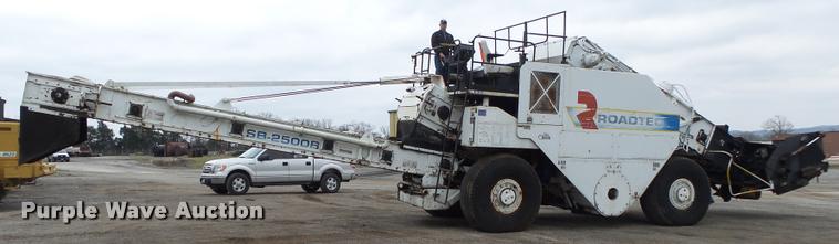 image for item DA2600 2000 Roadtec SB2500B Shuttle Buggy material transfer vehicle