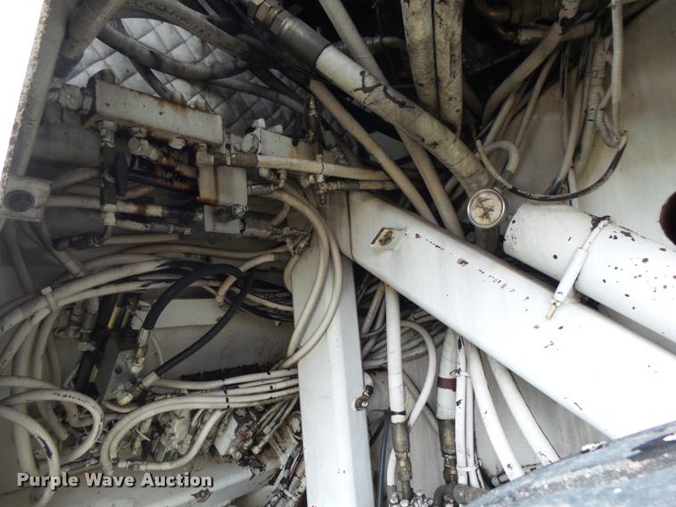 image for item DA2600 2000 Roadtec SB2500B Shuttle Buggy material transfer vehicle